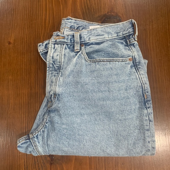 Old Navy Denim - High Waisted button fly Slouchy Straight Cropped Jeans